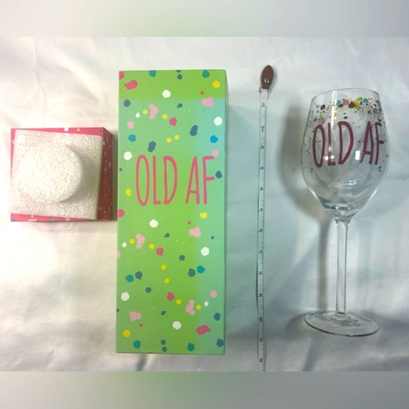 "Old AF" Fun Novelty Wine Glass with Gift Box - Picture 7 of 11